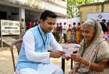 Blo Assisting A Elder Voter Election